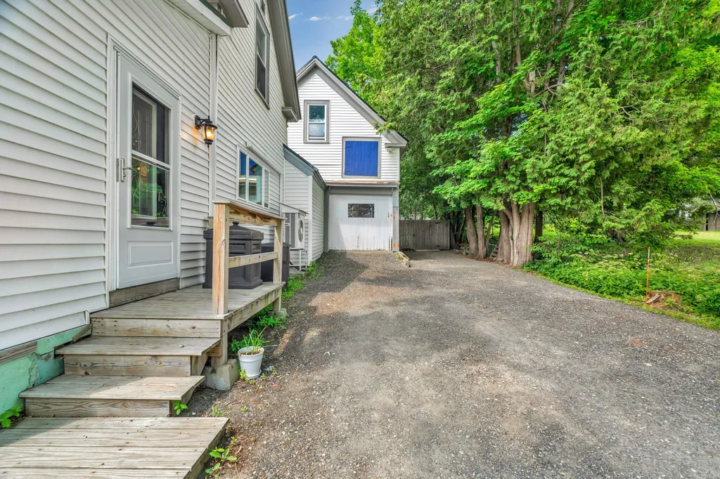 935 W Main Street Dover-foxcroft ME 04426