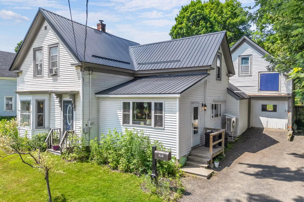 935 W Main Street Dover-foxcroft ME 04426