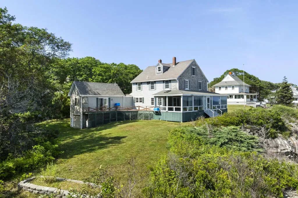 183 Maine 32 Bristol ME 04554