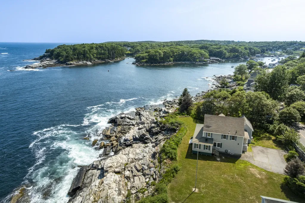 183 Maine 32 Bristol ME 04554