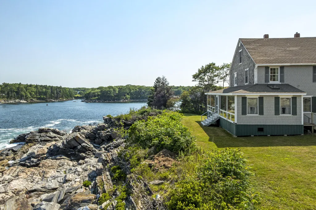 183 Maine 32 Bristol ME 04554