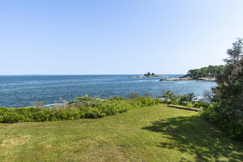 183 Maine 32 Bristol ME 04554