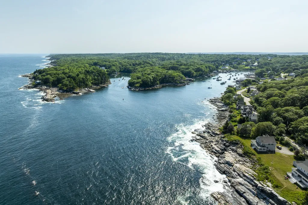 183 Maine 32 Bristol ME 04554