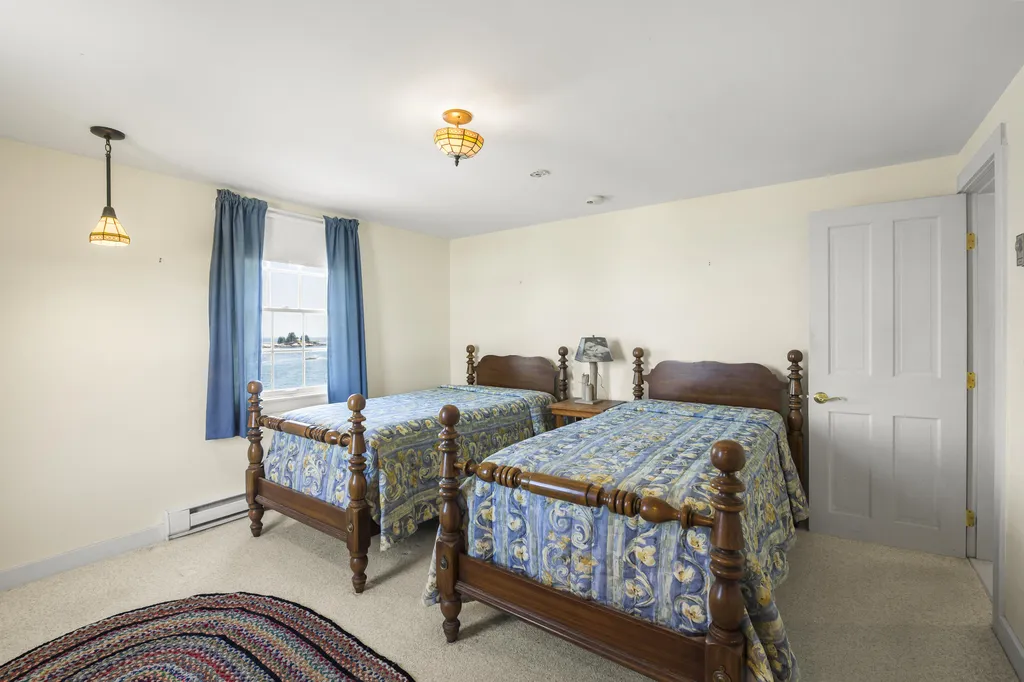 183 Maine 32 Bristol ME 04554