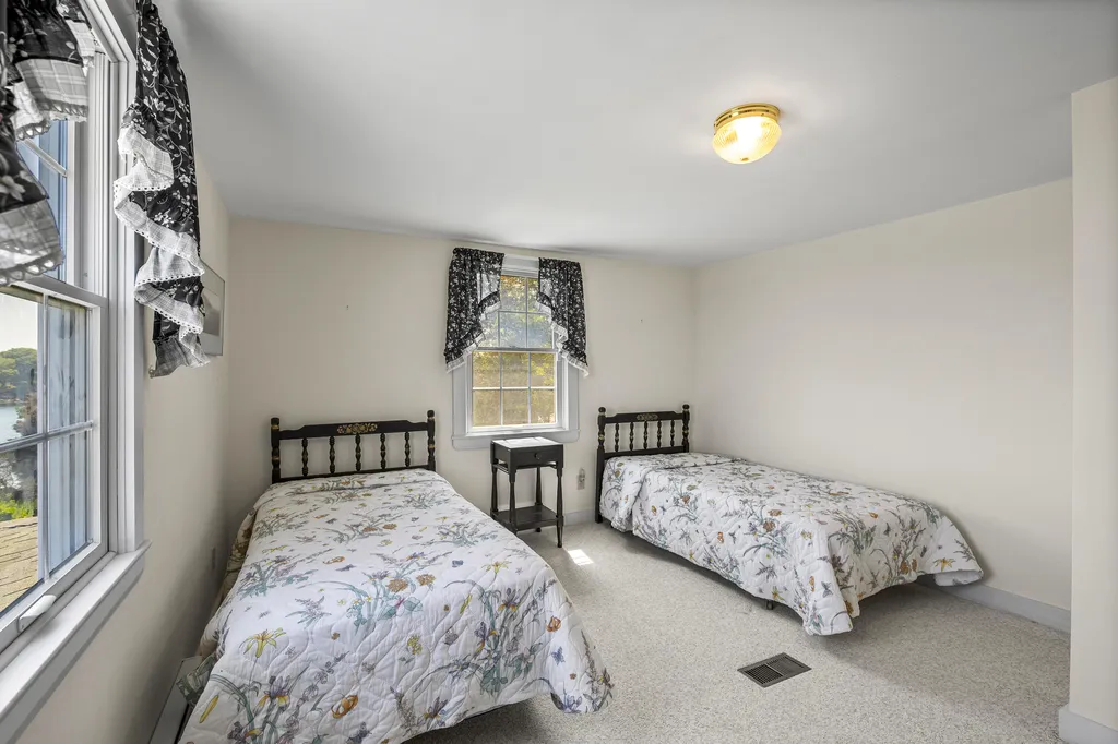 183 Maine 32 Bristol ME 04554