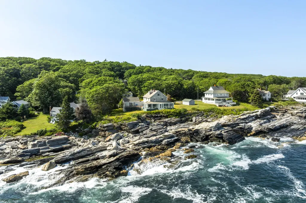 183 Maine 32 Bristol ME 04554