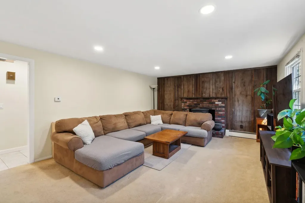 8 Dutton Hill Road Windham ME 04062