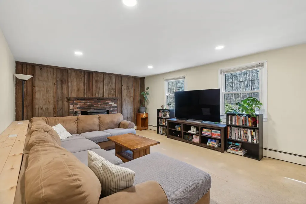 8 Dutton Hill Road Windham ME 04062