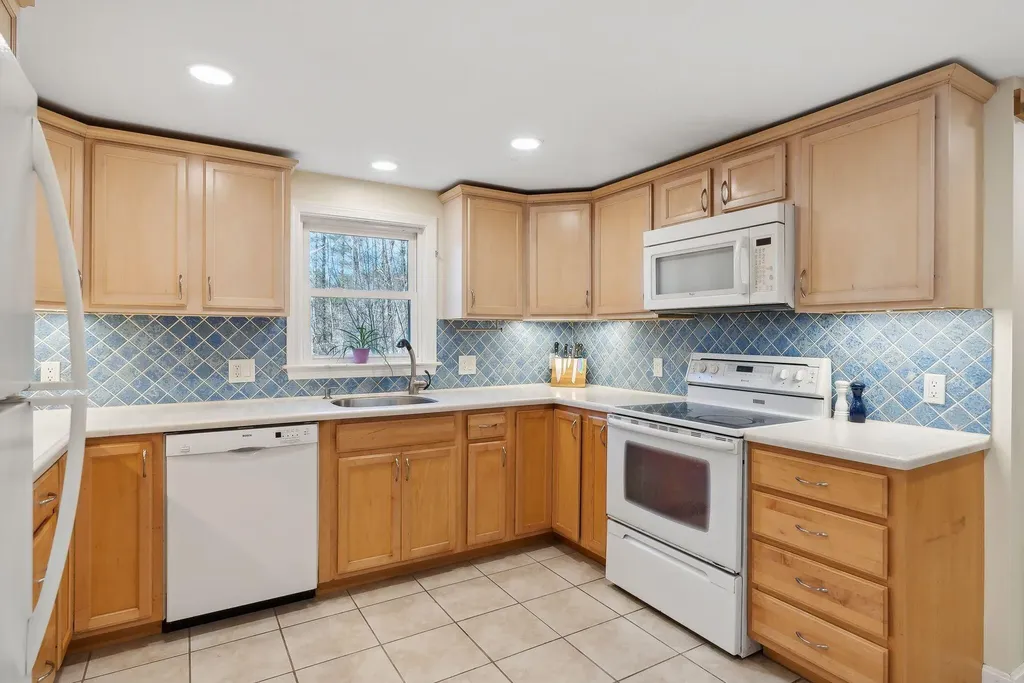 8 Dutton Hill Road Windham ME 04062