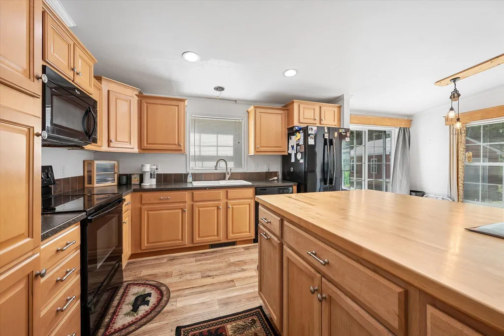 2061 State Highway 193 Beddington ME 04622