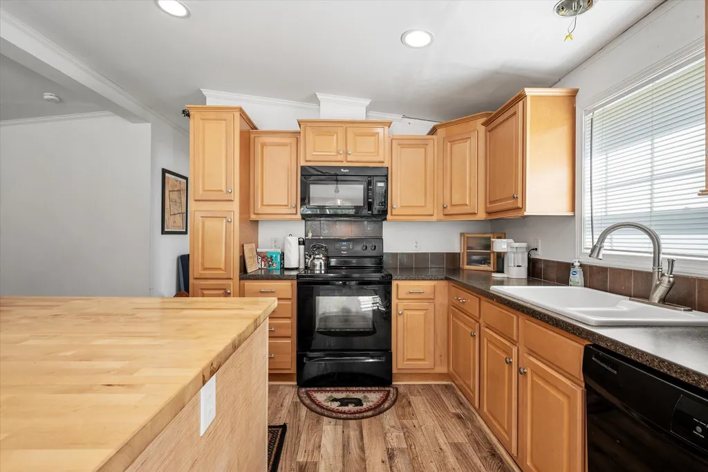 2061 State Highway 193 Beddington ME 04622
