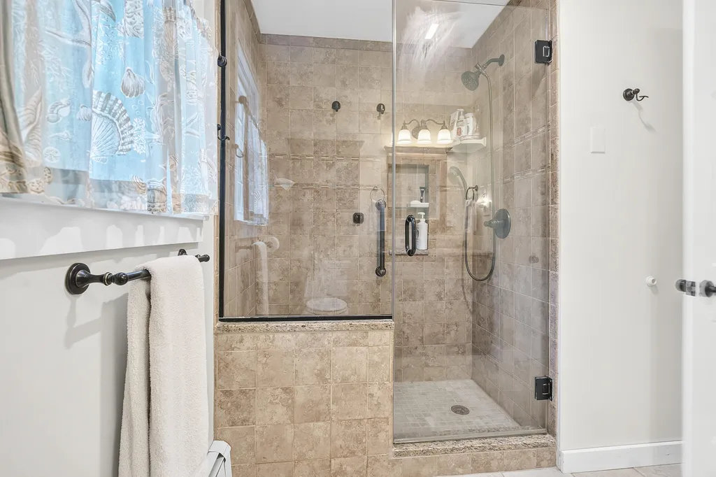 19 Oak Ridge Drive Wiscasset ME 04578