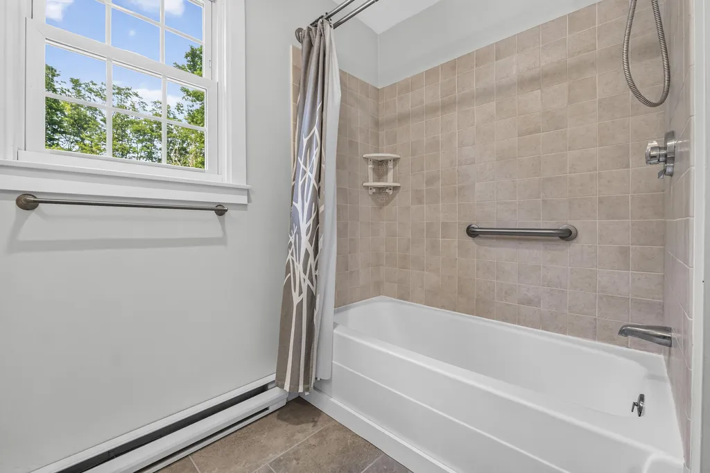 19 Oak Ridge Drive Wiscasset ME 04578