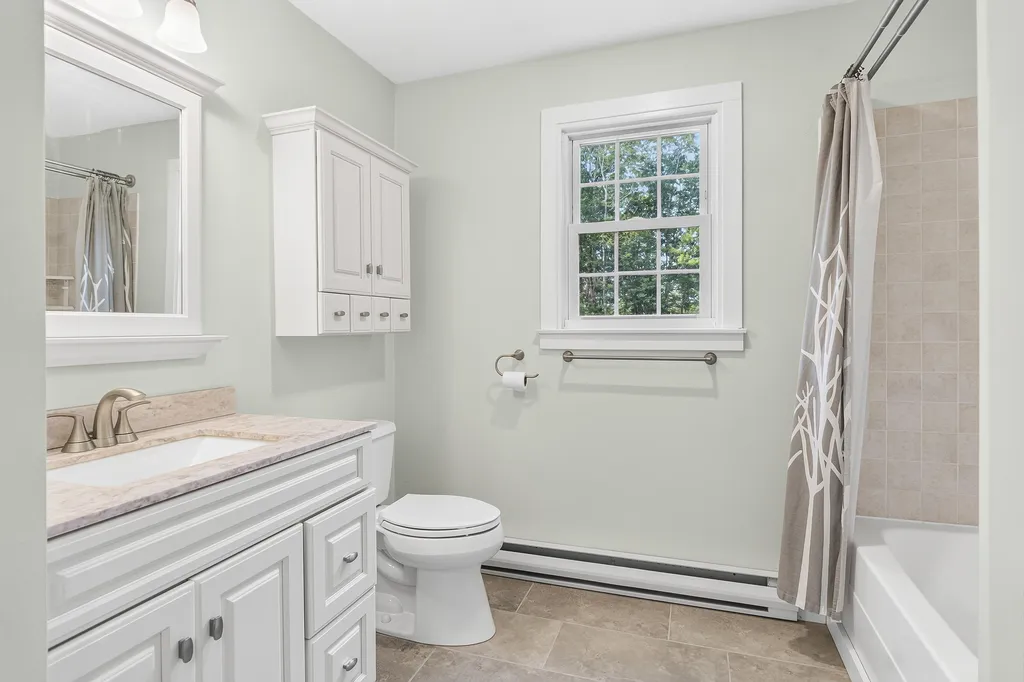 19 Oak Ridge Drive Wiscasset ME 04578