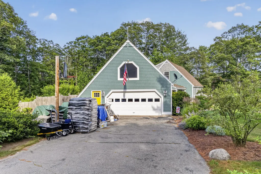 19 Oak Ridge Drive Wiscasset ME 04578