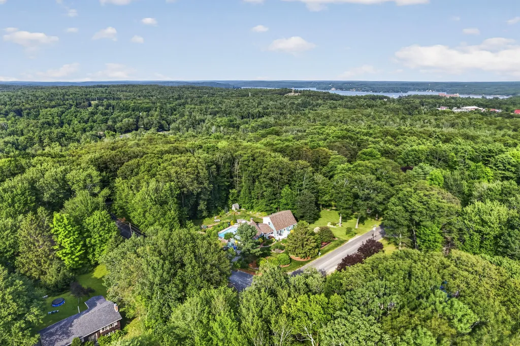 19 Oak Ridge Drive Wiscasset ME 04578