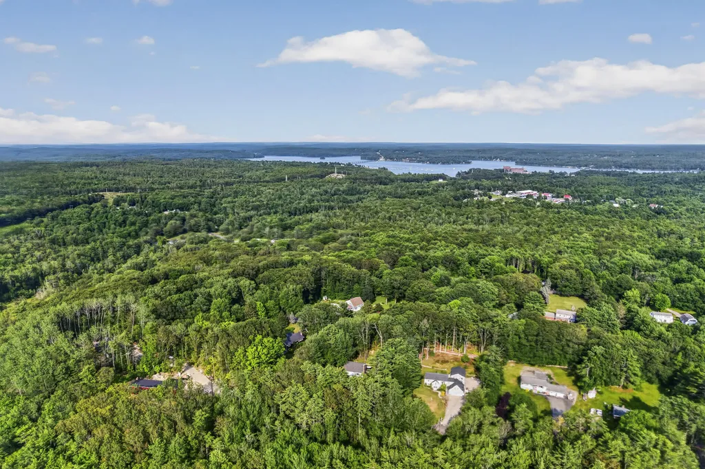 19 Oak Ridge Drive Wiscasset ME 04578