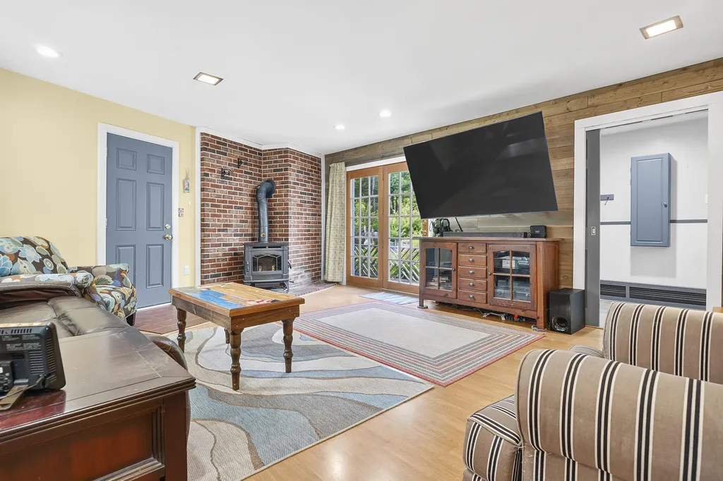 19 Oak Ridge Drive Wiscasset ME 04578
