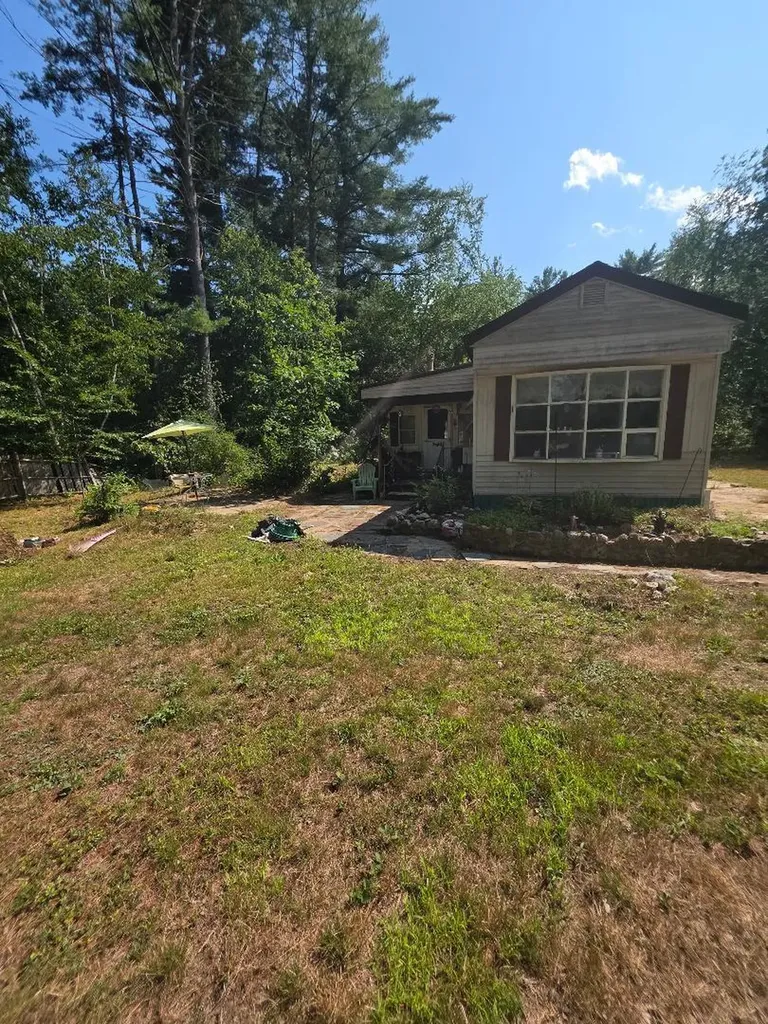 8 Apache Lane Lebanon ME 04027