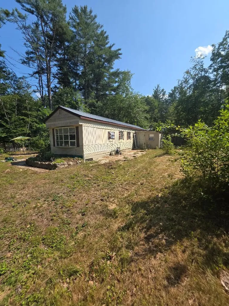 8 Apache Lane Lebanon ME 04027