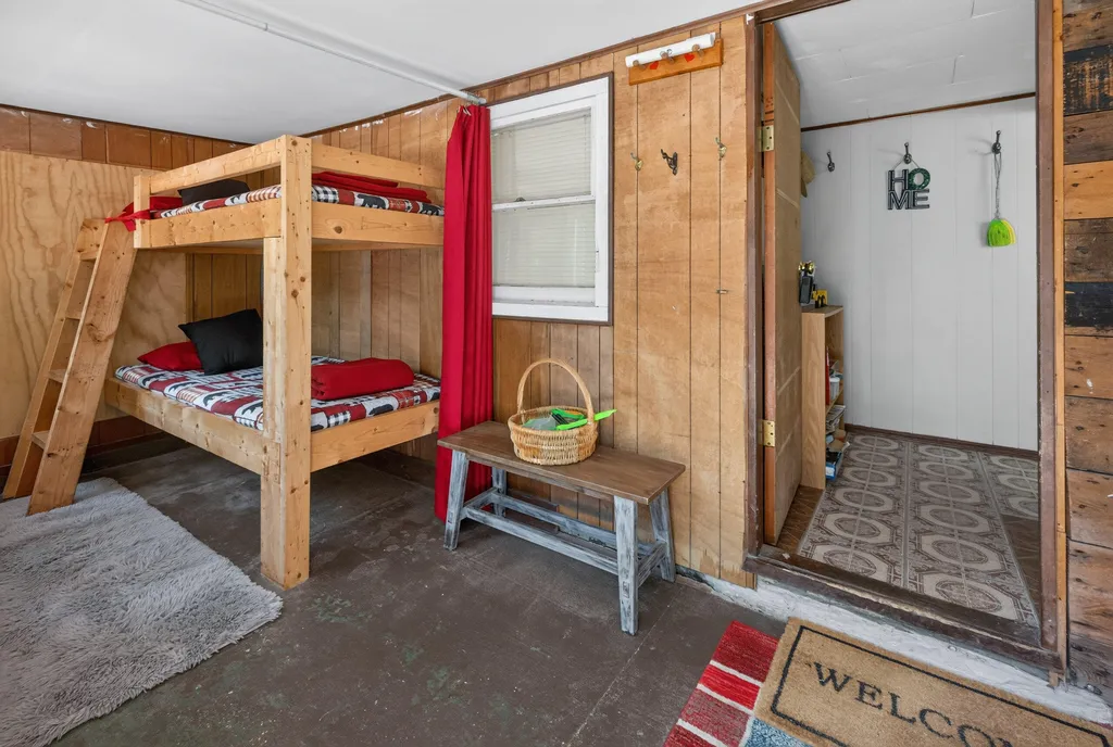 136 Hogan Pond Lane Oxford ME 04270