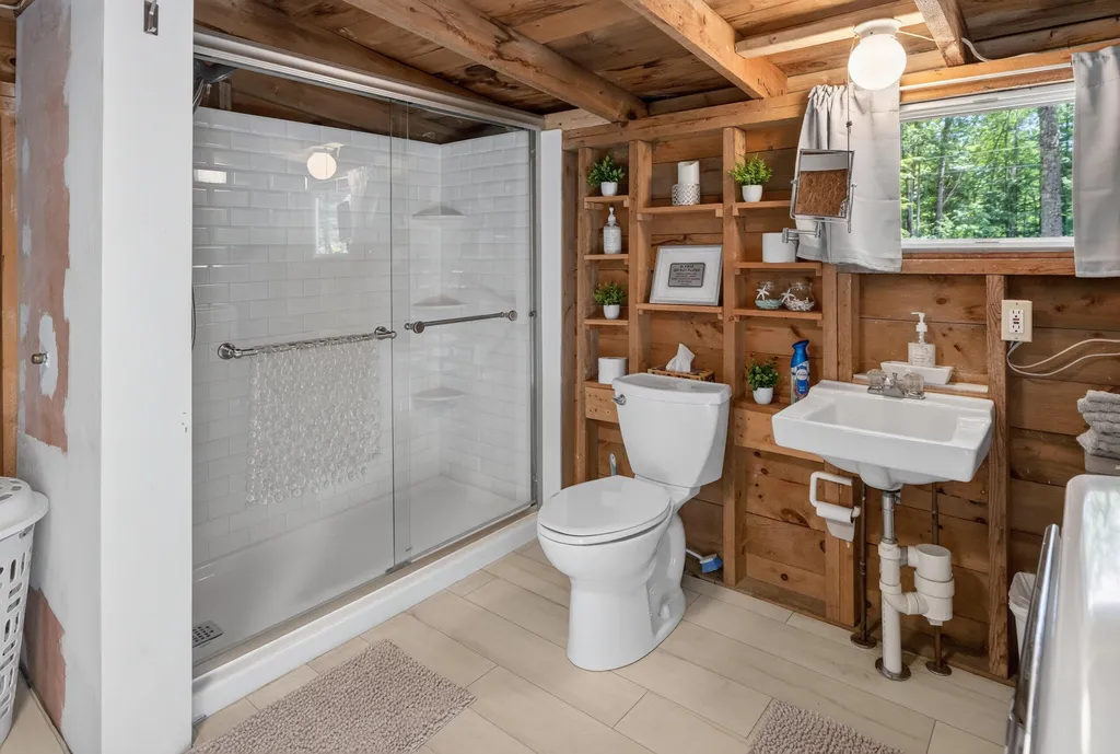 136 Hogan Pond Lane Oxford ME 04270