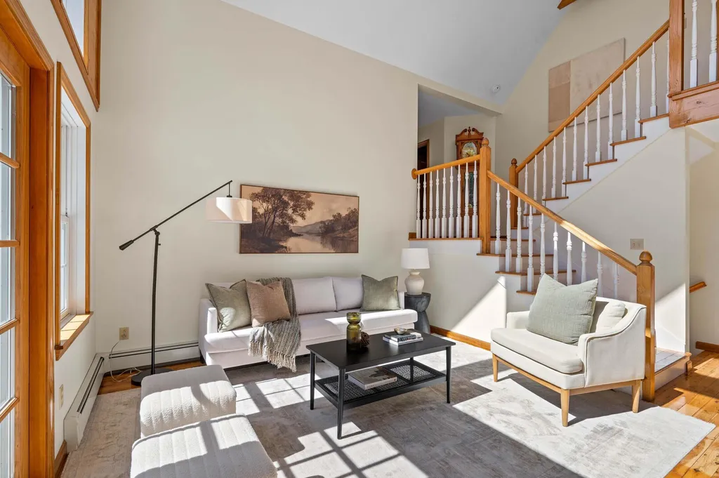 43 Hoyt Drive Monmouth ME 04259