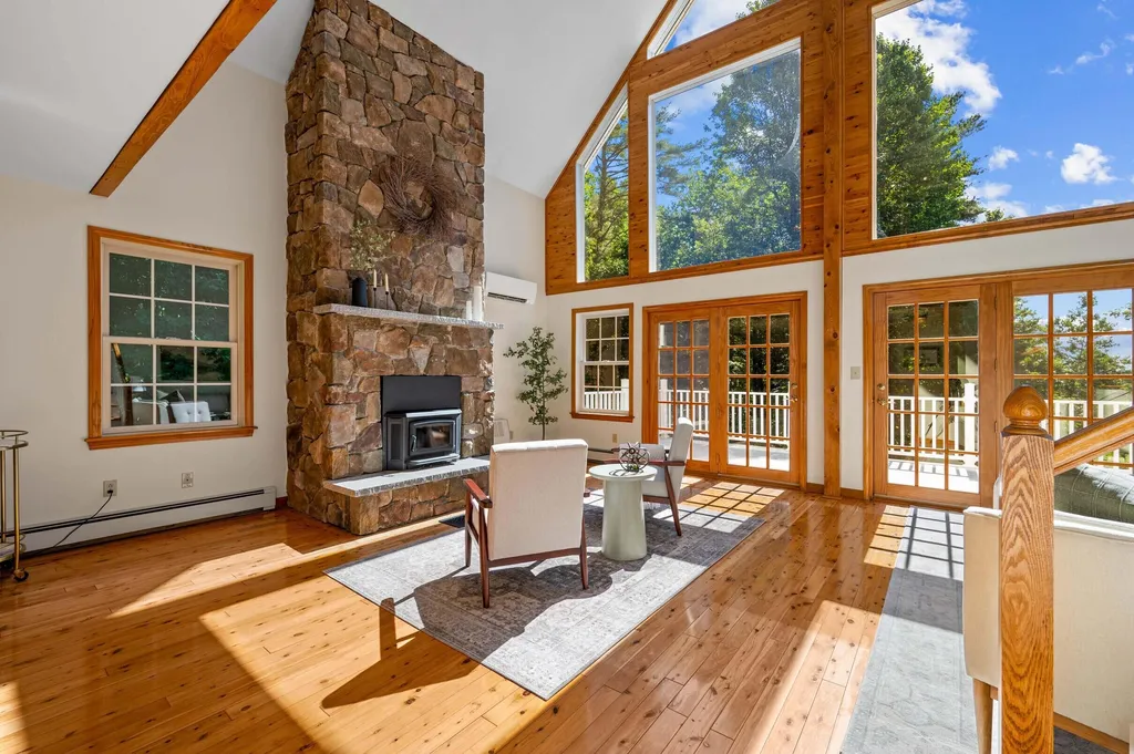 43 Hoyt Drive Monmouth ME 04259