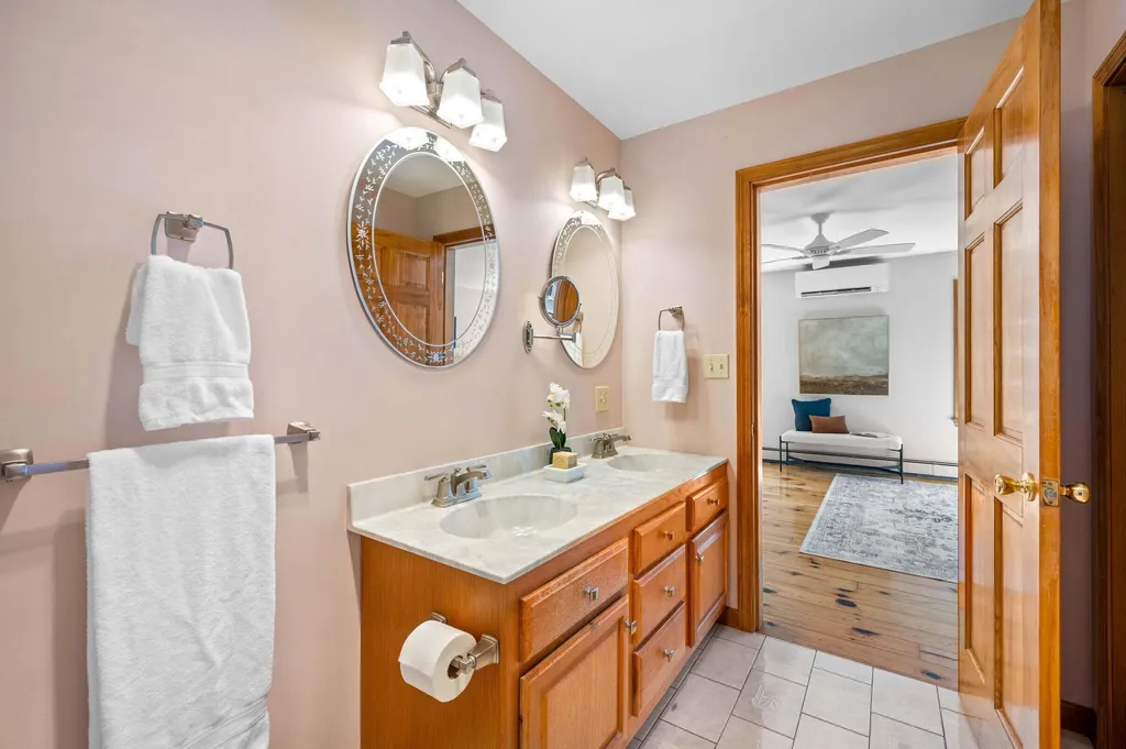 43 Hoyt Drive Monmouth ME 04259