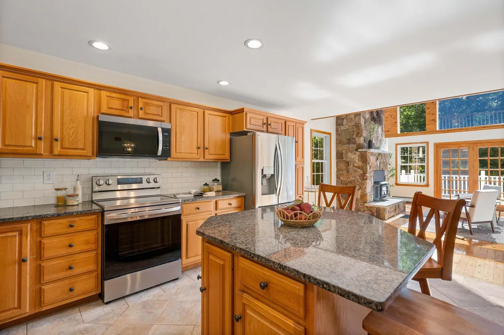 43 Hoyt Drive Monmouth ME 04259