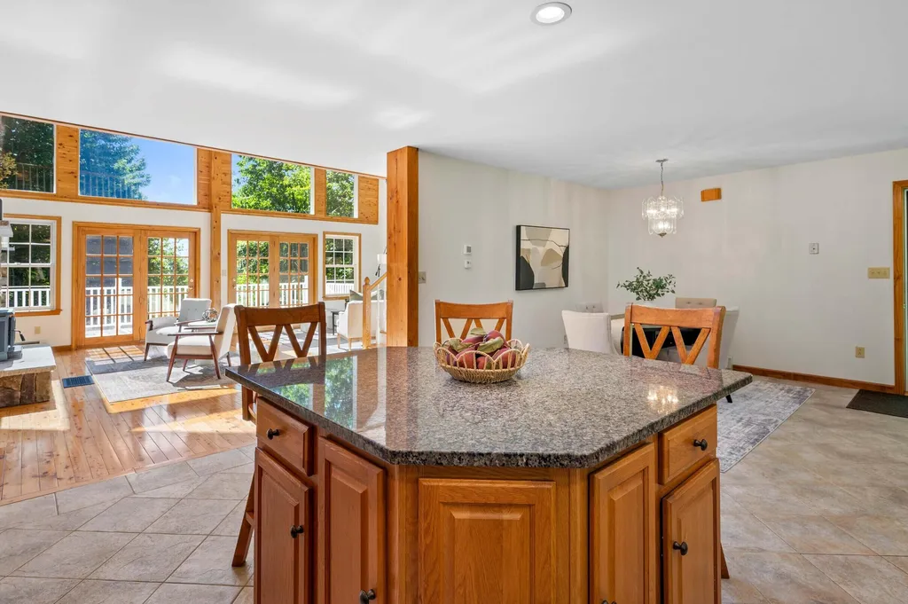 43 Hoyt Drive Monmouth ME 04259