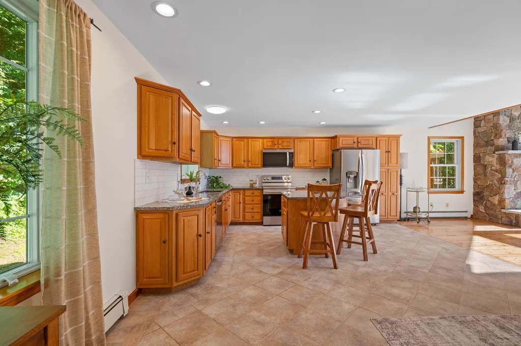 43 Hoyt Drive Monmouth ME 04259