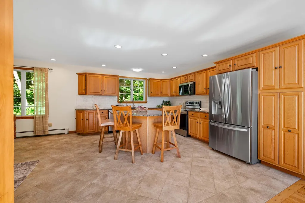43 Hoyt Drive Monmouth ME 04259