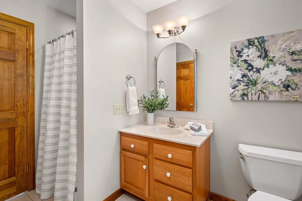 43 Hoyt Drive Monmouth ME 04259