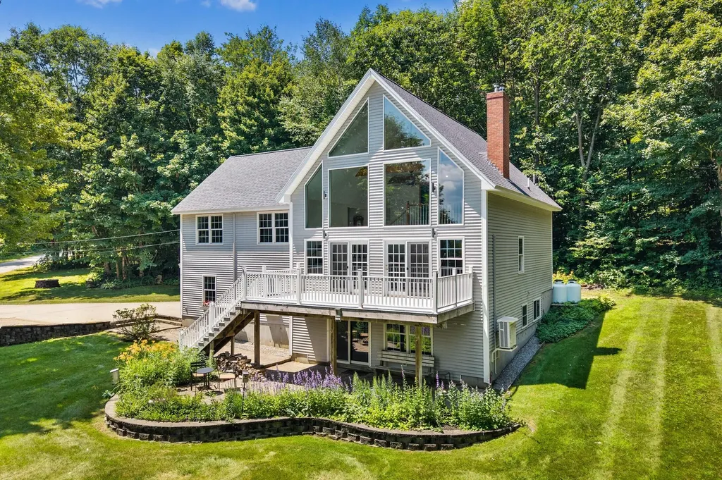 43 Hoyt Drive Monmouth ME 04259