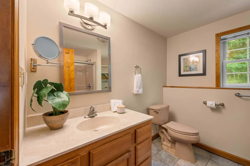 43 Hoyt Drive Monmouth ME 04259
