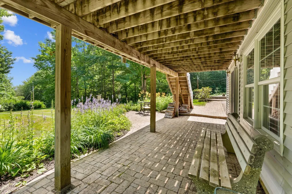 43 Hoyt Drive Monmouth ME 04259