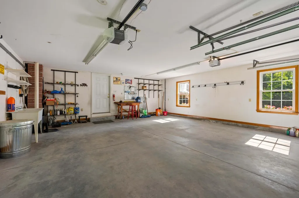 43 Hoyt Drive Monmouth ME 04259