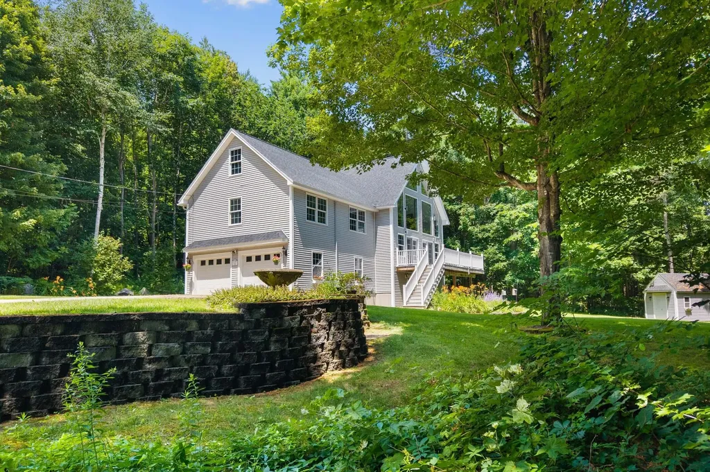 43 Hoyt Drive Monmouth ME 04259