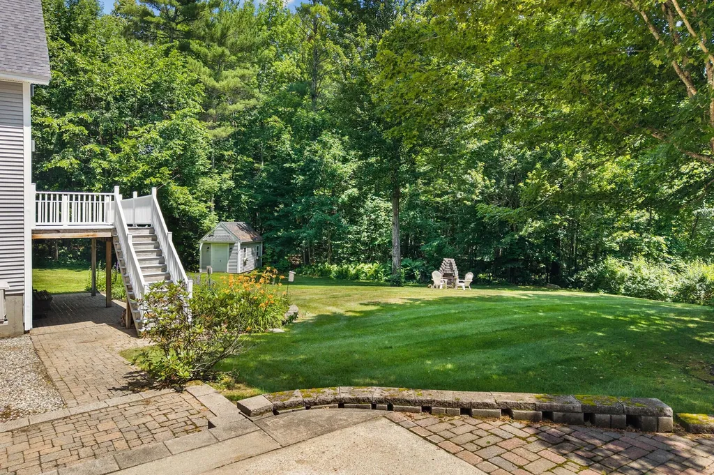 43 Hoyt Drive Monmouth ME 04259