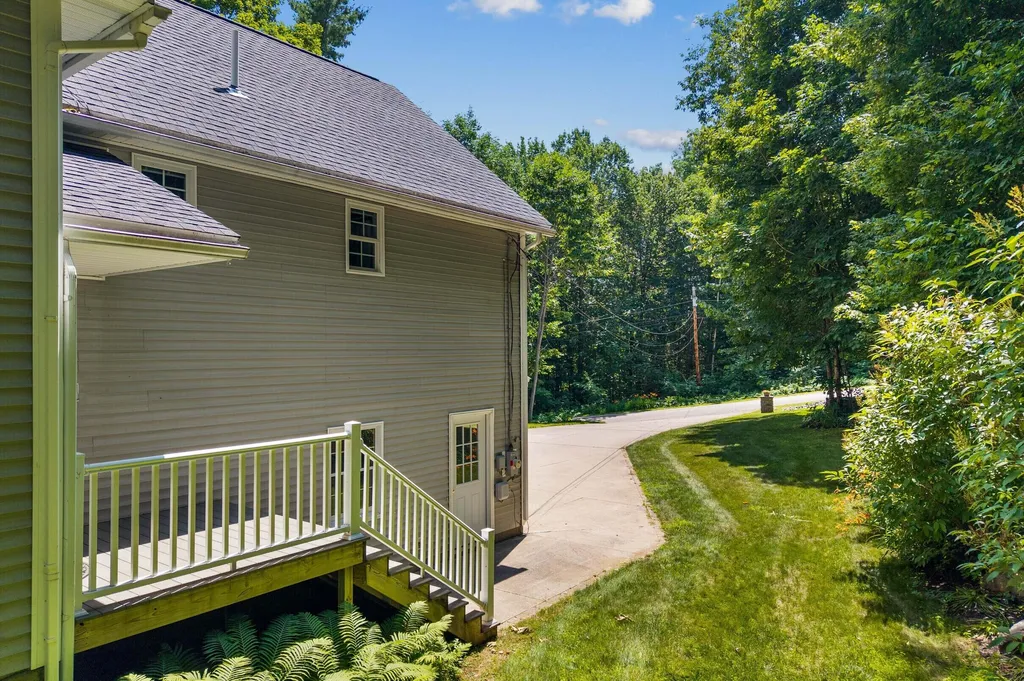 43 Hoyt Drive Monmouth ME 04259