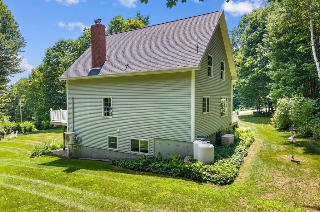 43 Hoyt Drive Monmouth ME 04259