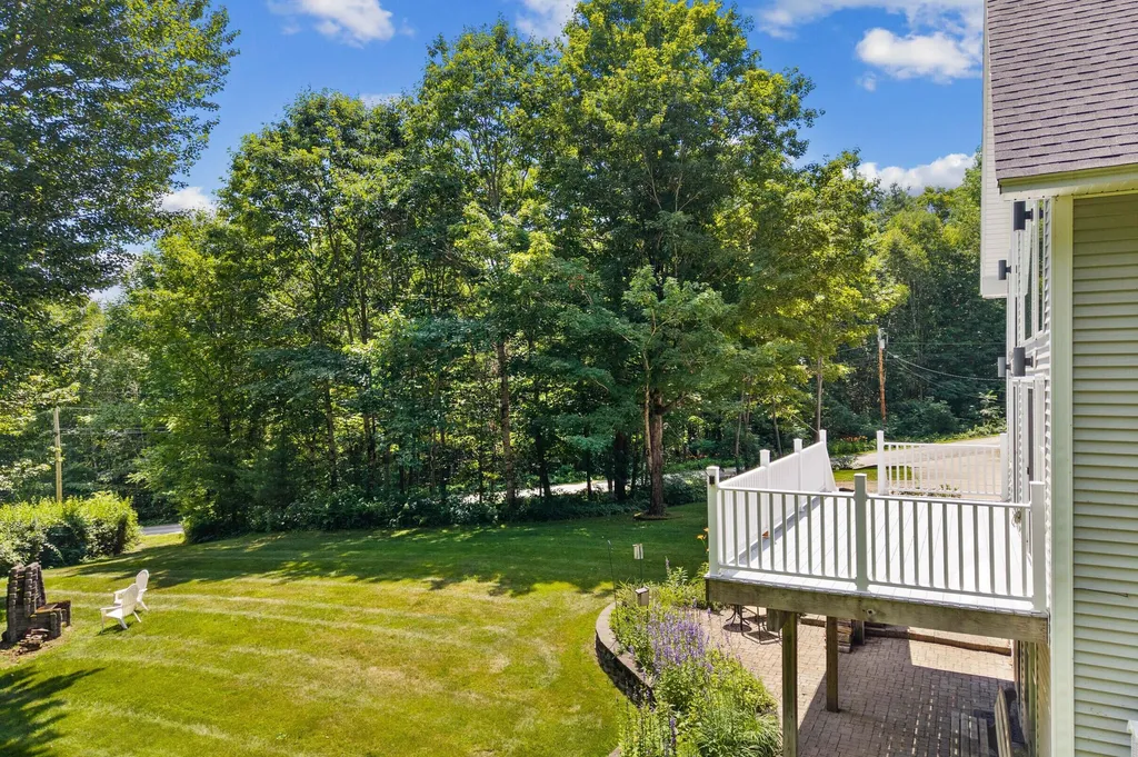 43 Hoyt Drive Monmouth ME 04259