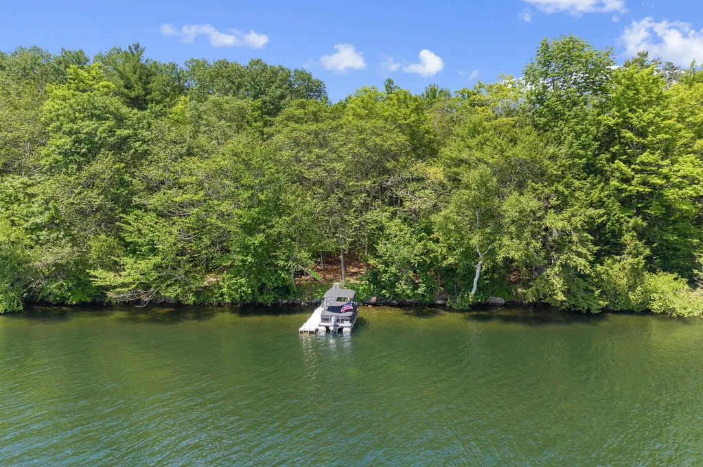 43 Hoyt Drive Monmouth ME 04259