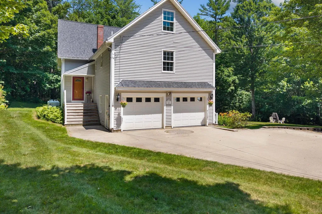 43 Hoyt Drive Monmouth ME 04259