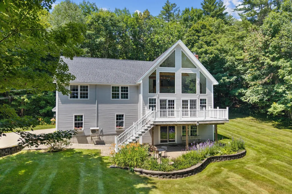 43 Hoyt Drive Monmouth ME 04259