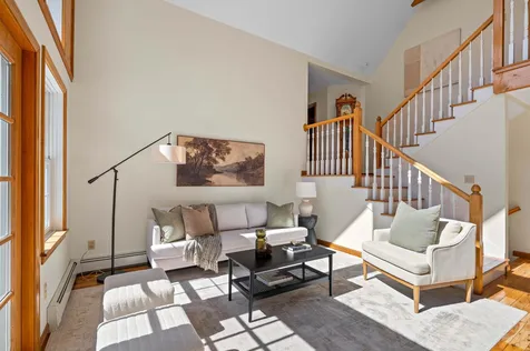 43 Hoyt Drive Monmouth ME 04259