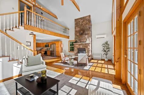 43 Hoyt Drive Monmouth ME 04259