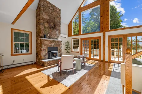 43 Hoyt Drive Monmouth ME 04259