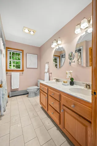 43 Hoyt Drive Monmouth ME 04259